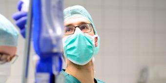 Foto: Anästhesietechnischer Assistent im OP