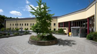 Bild: Außenansicht Asklepios Zentrum für Rehabilitation Bad Abbach