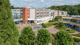 Außenansicht Klinik Am Kurpark Luftbildaufnahme der Klinik Am Kurpark in Bad Schwartau