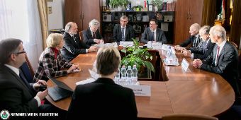 Gesprächsrunde in der Semmelweis Universität