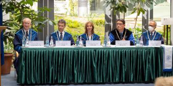 Senatssitzung anläßlich der Diplomfeier des 10. Jahrgangs am ACH Senatssitzung anläßlich der Diplomfeier des 10. Jahrgangs am ACH