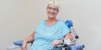 Schulterstuhl Bild: Behandlung im Schulterstuhl CPM Device