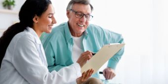 Ärztin im Patientengespräch Ärztin im Patientengespräch