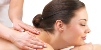 wohltuende Massage in der SAUNA PUR