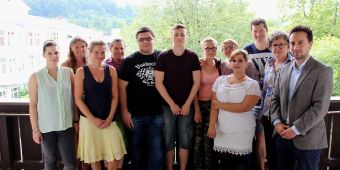 toelzer-pflege-fachhelfer-feiern-abschluss toelzer-pflege-fachhelfer-feiern-abschluss