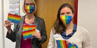Heute wurden die Masken an alle Mitarbeiter:innen in der Eiffestraße verteilt bzg-hh-meldungen-#offenfüralle_Verteilung