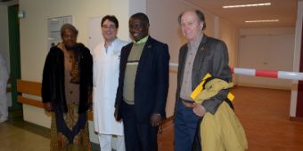 Bild: Dr. Glöckner mit den Gästen aus Tansania