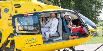 Hilfe mit dem Hubschrauber Flying Interventionalists