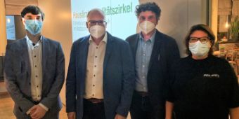 v.li.: Andreas Neumann, Dr. Wolfgang Schreiber, Dr. Josef Zäch und Dr. Christina Bernet. v.li.: Andreas Neumann, Dr. Wolfgang Schreiber, Dr. Josef Zäch und Dr. Christina Bernet.