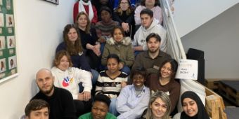 Mit herzlichen Empfängen und vielen Informationen rund um den Start hat das Asklepios Bildungszentrum Harz an seinen Standorten in Goslar und in Seesen insgesamt rund 50 neue Pflege-Auszubildende begrüßt – sie haben dort ihre dreijährige Ausbildung zur Pflegefachfrau bzw. zum Pflegefachmann begonnen.