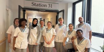 Freuen sich über das Projekt: Pflege-Auszubildende Kurses 23/26H, Asklepios Bildungszentrum Harz  