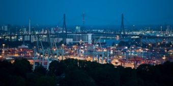 Aussicht aus unserem Haus: Hamburg bei Nacht