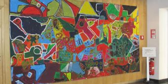 Picassos "Guernica" Gemälde von Schülern der 3. Klasse der Kath. Schule Altona (Dohrnweg), inspiriert von Picassos „Guernica“