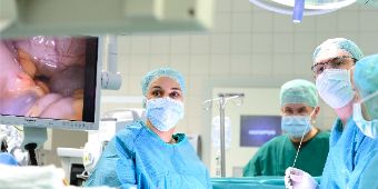 Barmbek Allgemeinchirurgie Gallenblasenchirurgie Ärzte während einer Gallenblasenoperation