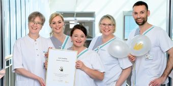 teamfoto-gold-zertifikat-201905 BILD: Das Team der Krankenhaushygiene miot dem Gold-Zertifikat