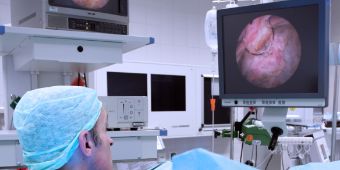 Blasenkarzinom Bild: Prof. Gross bei einer Operation
