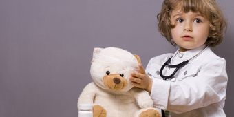 Kind mit Teddy Bild: Kind mit Teddy