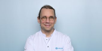 Bild: Porträt von Chefarzt Hauke Weilert