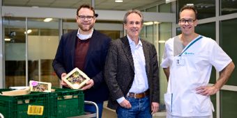 Direktorium verteilt Mitternachtssnack Direktorium verteilt Mitternachtssnack