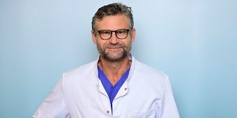 Das Foto zeigt PD Dr. Jürgen Eggers, Chefarzt Neurologie der Asklepios Klinik St. Georg