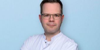 Text: Chefarzt Dr. Klaus Stegewerth
