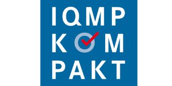 Auf dem Bild ist das blaue IQMP Siegel zu sehen