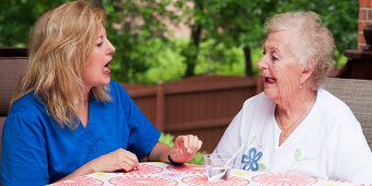 Logopädische Übungen in der Geriatrie