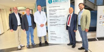 CDUBesuch Der CDU-Bundestagsabgeordnete Prof. Dr. Reza Asghari, der Seesener Bürgermeister Erik Homann, Seesens Vizebürgermeister Jürgen Nitsche sowie der CDU-Stadtverbandsvorsitzende Daniel Beyer, trafen sich mit Prof. Dr. med. Hendrik Bonnemeier, Chefarzt der Kardiologie und Inneren Medizin der Schildautal-Klink.