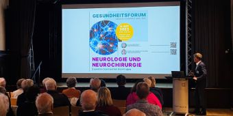 Gesundheitsforum 2023, die Referenten: Dr. med. Ralph Carsten Thinius, Chefarzt der Klinik für Neurologie und der Neurologischen Früh-Rehabilitation in der Asklepios Klinik Schildautal Seesen, und Prof. Dr. med. Kai-Michael Scheufler, Chefarzt der Neurochirurgie und zugleich Ärztlicher Direktor der Seesener Schildautal-Klinik