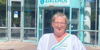 RitaHeinrichs Rita Heinrichs: Die gelernte Kinderpflegerin, die seit 2012 in der Asklepios Klinik Schildautal in Seesen unterstützend im Pflegebereich tätig war, sich dort über Jahre fortbildete, hat nun an der berufsbildenden Schule in Bad Harzburg im Alter von 62 Jahren die externe Prüfung zur staatlich geprüften Pflegeassistentin erfolgreich bestanden
