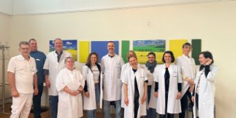 Eine ärztliche, pflegerische und therapeutische Delegation des Klinikum Chemnitz hat jetzt die Asklepios Klinik Schildautal besucht, um sich vor Ort über die Neurologische Frührehabilitation (NFR) zu informieren. Hintergrund ist, dass das Klinikum plant, selbst eine neurologische Frührehabilitation aufzubauen. Während ihres Besuchs tauschten sich die Fachkräfte intensiv mit den Expertinnen und Experten der Klinik über Strukturen, organisatorische Abläufe und praktische Erfahrungen aus. 