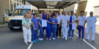 StrokeunitZertifizierung2025 Deutsche Schlaganfall-Gesellschaft (DSG) und die Stiftung Deutsche Schlaganfall-Hilfe haben die Schlaganfallstation („Stroke Unit“) der Klinik für Neurologie in der Asklepios Klinik Schildautal erneut als überregionale „Stroke Unit“ zertifiziert. Das Bild zeigt Mitglieder des Teams