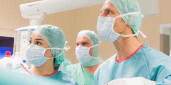 Bild: Dr. Jens Albrecht im OP