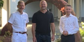 Das Bild zeigt den GF Hr. Jansen, den ÄD Dr. Eisenbeis und Dr. Joechel