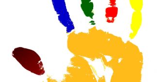 Das Bild zeigt das bunte Logo der "Aktion Saubere Hände" auf weißem Grund