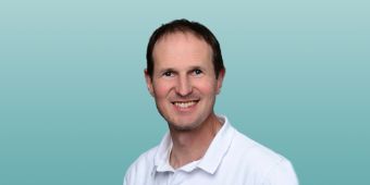 Porträt von Dr. Jan Castan, Chefarzt der Anästhesie in der Nordseeklinik