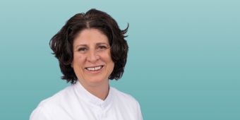 Das Bild zeigt ein Porträt von Onkologie-Chefärztin PD Dr. Georgia Schilling.