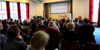 Bild: Prof. Dr. Thomas Fuchs referiert zum Thema "Wie wir Gefühle teilen"