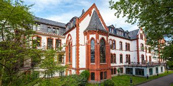 Außenansicht Geriatrie seitlich geri-seitlich