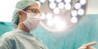 Dr. Stefanie Buchen im OP Ärztin im OP