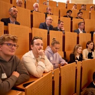 Mentimeterumfrage im Alten Hörsaal bei Roche AMS Symposium