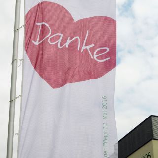 Dankesfahne Bild: Fahne am Tag der Pflege