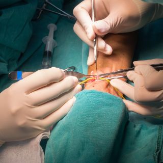 ellenbogen-behandlung-shutterstock