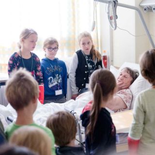 Krankenbesuch der Kinder