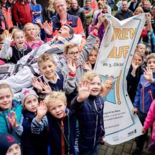 Kinder winken