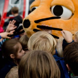 Begeisterte Kinder mit der Maus