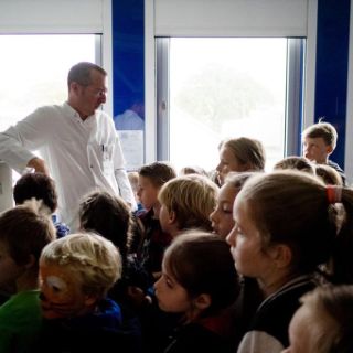 Arzt und Kinder