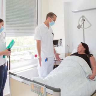 Bild: Patientengespräch Dr. Albrecht (Frau)