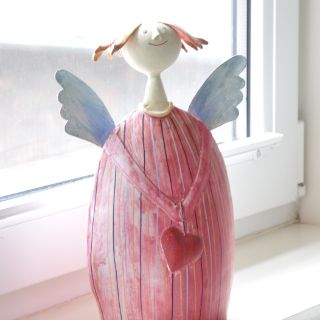 kleiner Engel als Dekoration im Behandlungszimmer