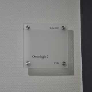 Türschild der Ambulanz